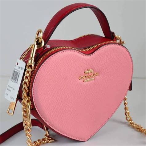 coach heart purse 2023.